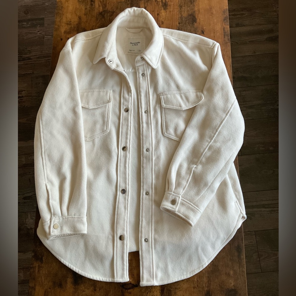 Ivory Abercrombie and Fitch Shacket. L